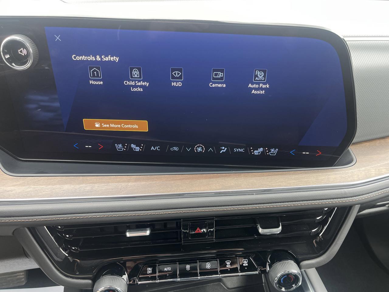 2025 Chevrolet Tahoe High Country 4WD HC-Deluxe Tech&EntertainmentPkgs w.Sunroof 24s RearSeatMedia PwrRtrctStps Saukville WI