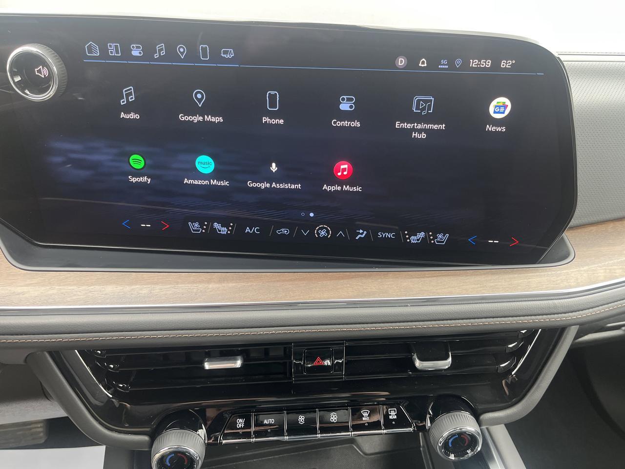 2025 Chevrolet Tahoe High Country 4WD HC-Deluxe Tech&EntertainmentPkgs w.Sunroof 24s RearSeatMedia PwrRtrctStps Saukville WI