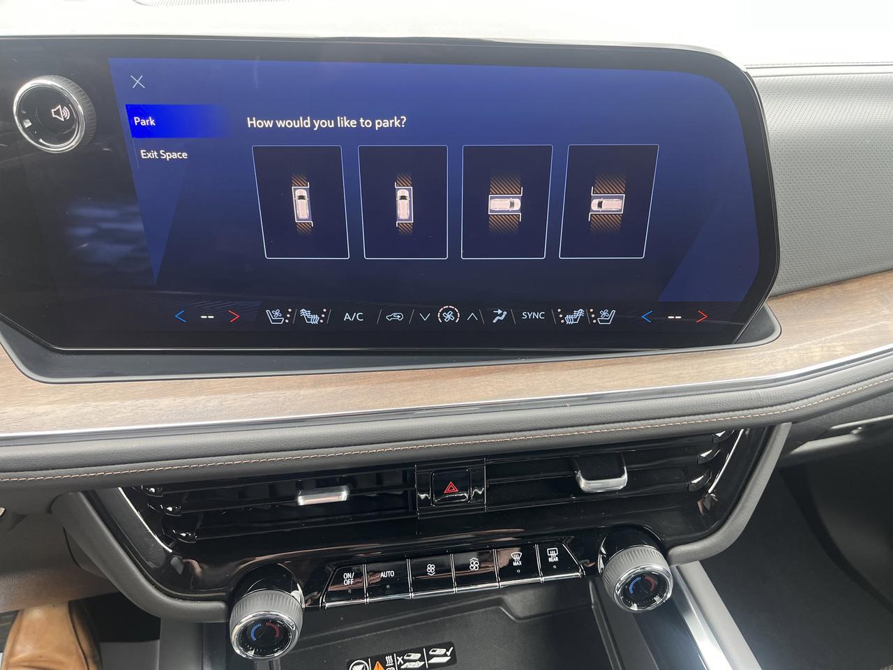 2025 Chevrolet Tahoe High Country 4WD HC-Deluxe Tech&EntertainmentPkgs w.Sunroof 24s RearSeatMedia PwrRtrctStps Saukville WI