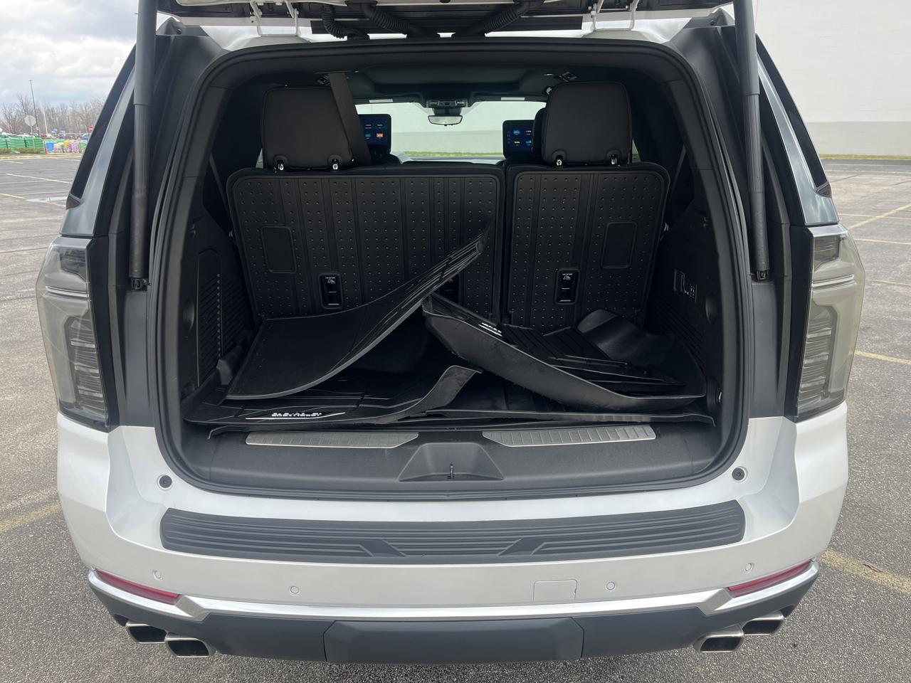 2025 Chevrolet Tahoe High Country 4WD HC-Deluxe Tech&EntertainmentPkgs w.Sunroof 24s RearSeatMedia PwrRtrctStps Saukville WI