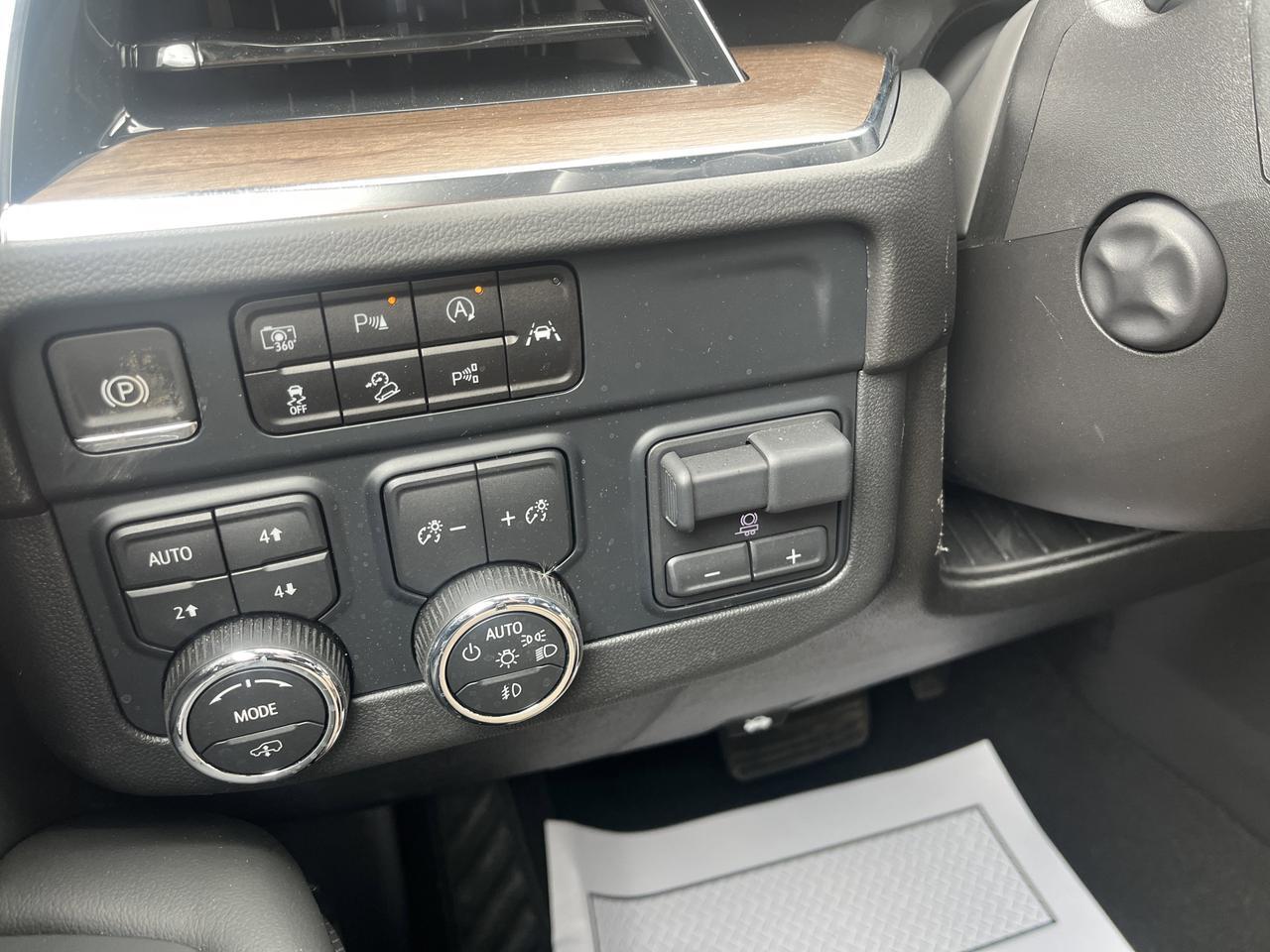 2025 Chevrolet Tahoe High Country 4WD HC-Deluxe Tech&EntertainmentPkgs w.Sunroof 24s RearSeatMedia PwrRtrctStps Saukville WI