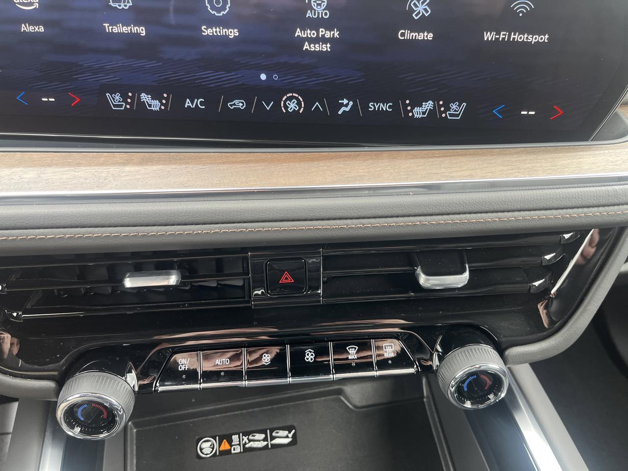 2025 Chevrolet Tahoe High Country 4WD HC-Deluxe Tech&EntertainmentPkgs w.Sunroof 24s RearSeatMedia PwrRtrctStps Saukville WI