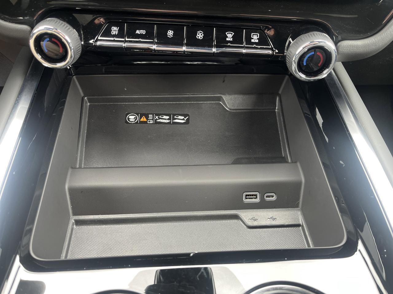 2025 Chevrolet Tahoe High Country 4WD HC-Deluxe Tech&EntertainmentPkgs w.Sunroof 24s RearSeatMedia PwrRtrctStps Saukville WI