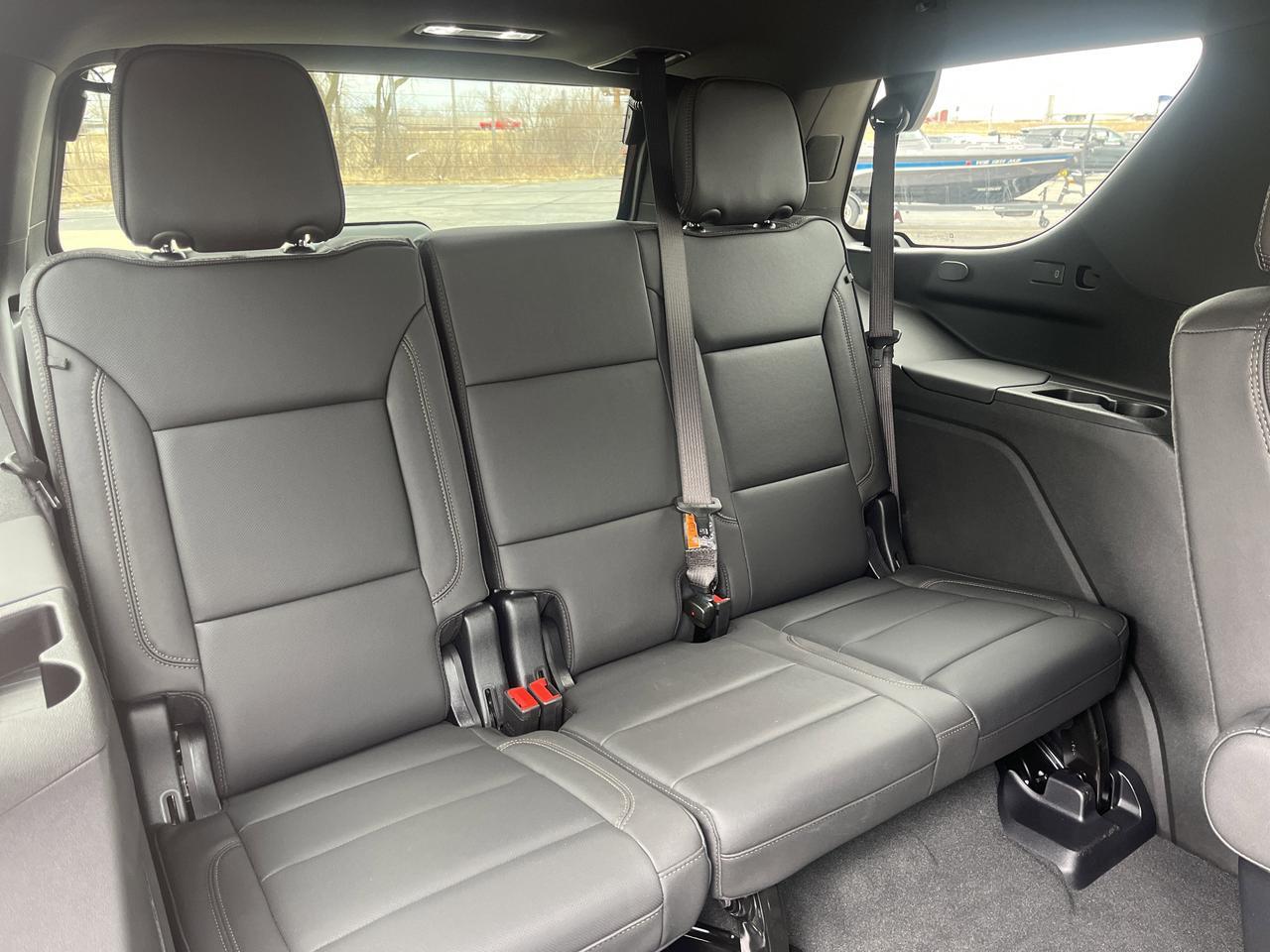 2025 Chevrolet Tahoe High Country 4WD HC-Deluxe Tech&EntertainmentPkgs w.Sunroof 24s RearSeatMedia PwrRtrctStps Saukville WI