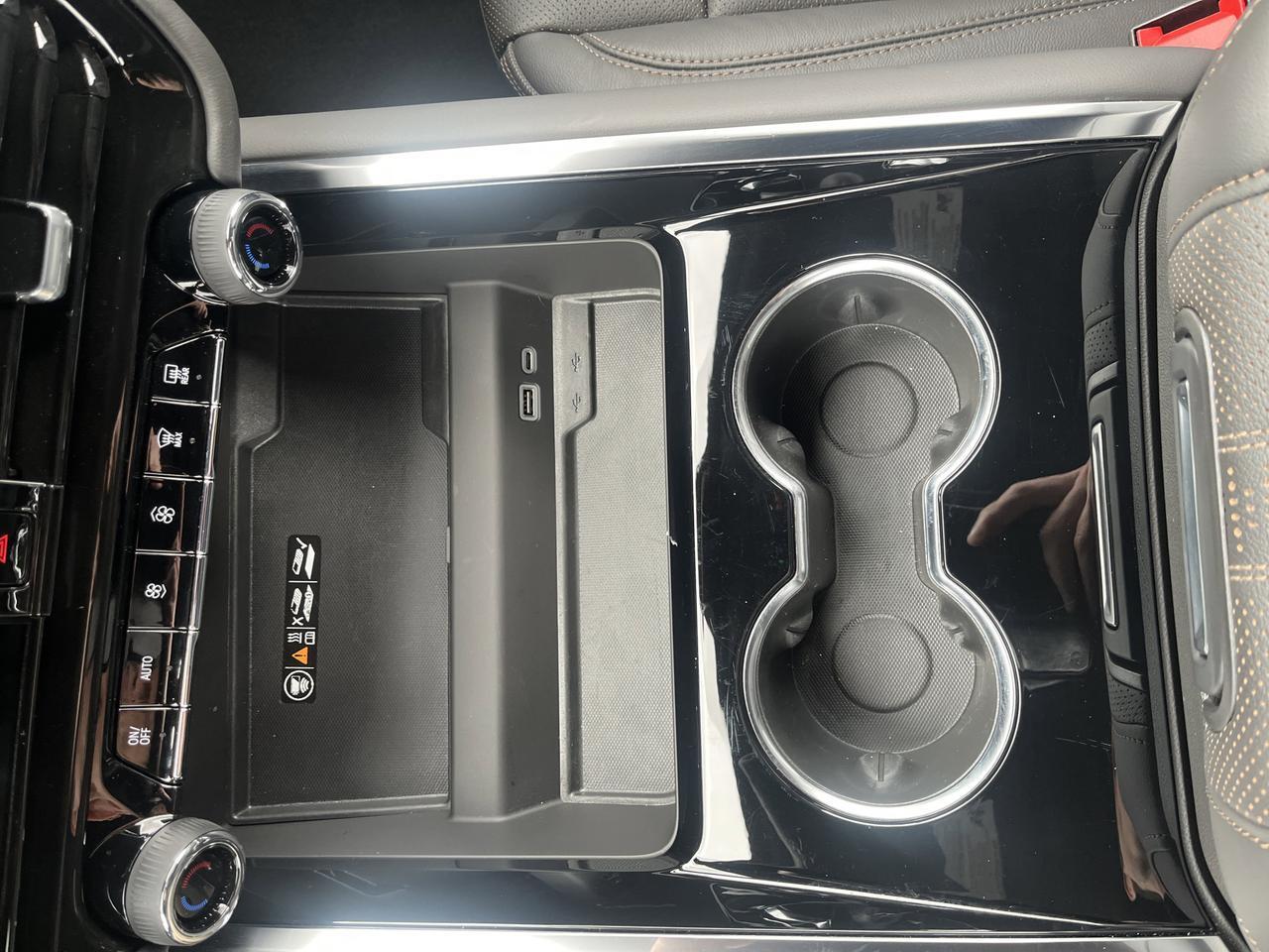 2025 Chevrolet Tahoe High Country 4WD HC-Deluxe Tech&EntertainmentPkgs w.Sunroof 24s RearSeatMedia PwrRtrctStps Saukville WI