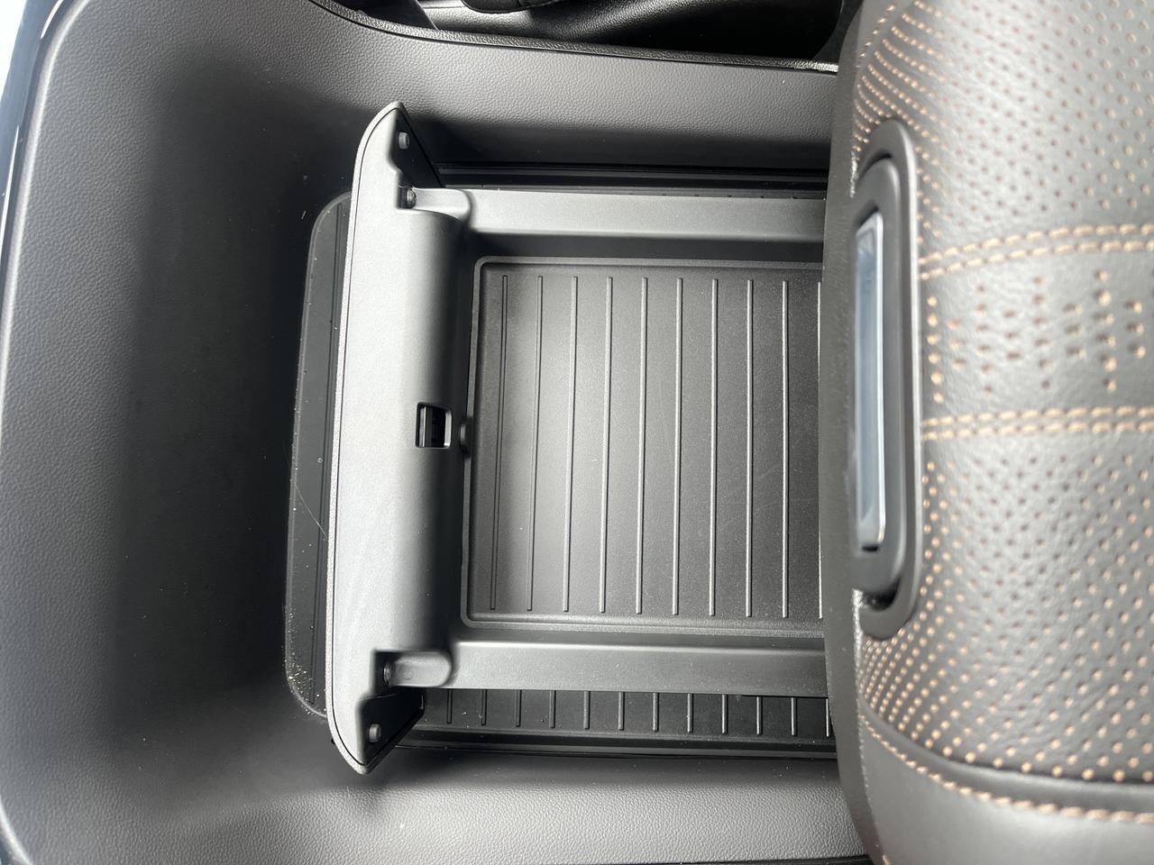 2025 Chevrolet Tahoe High Country 4WD HC-Deluxe Tech&EntertainmentPkgs w.Sunroof 24s RearSeatMedia PwrRtrctStps Saukville WI