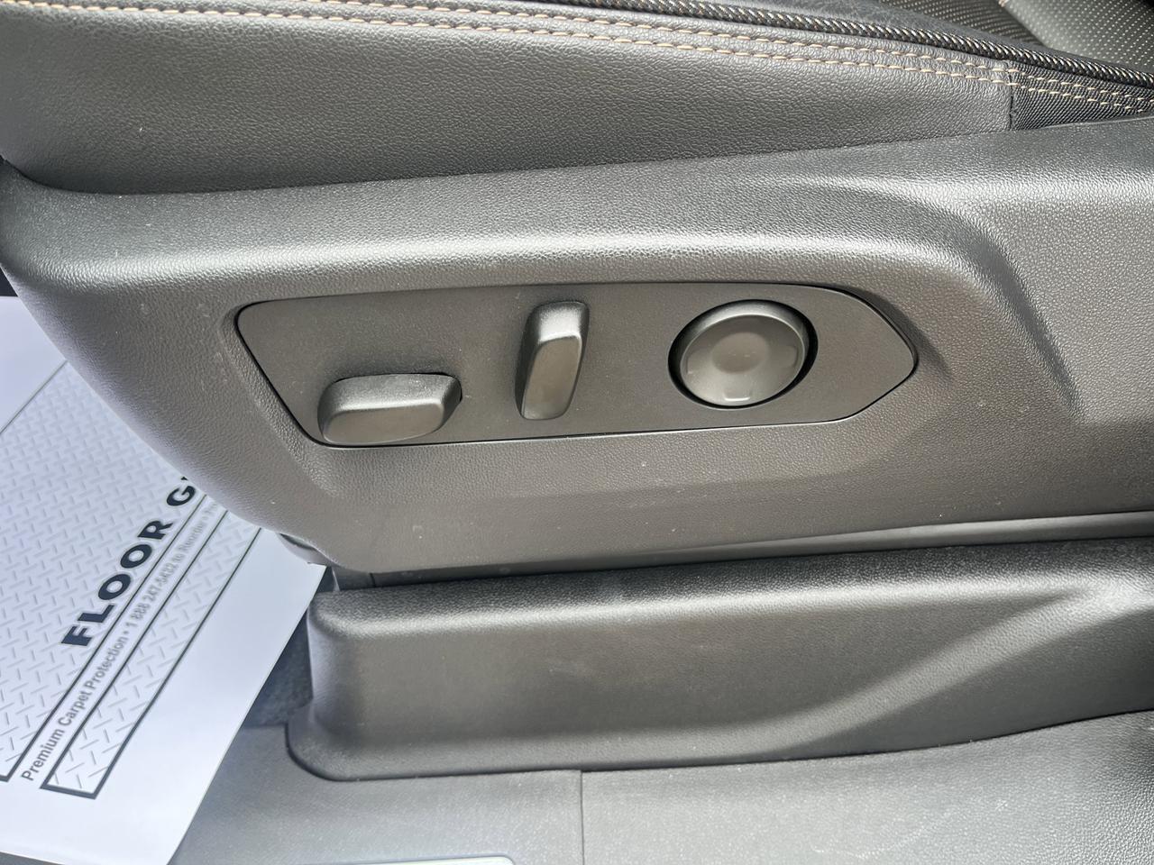 2025 Chevrolet Tahoe High Country 4WD HC-Deluxe Tech&EntertainmentPkgs w.Sunroof 24s RearSeatMedia PwrRtrctStps Saukville WI