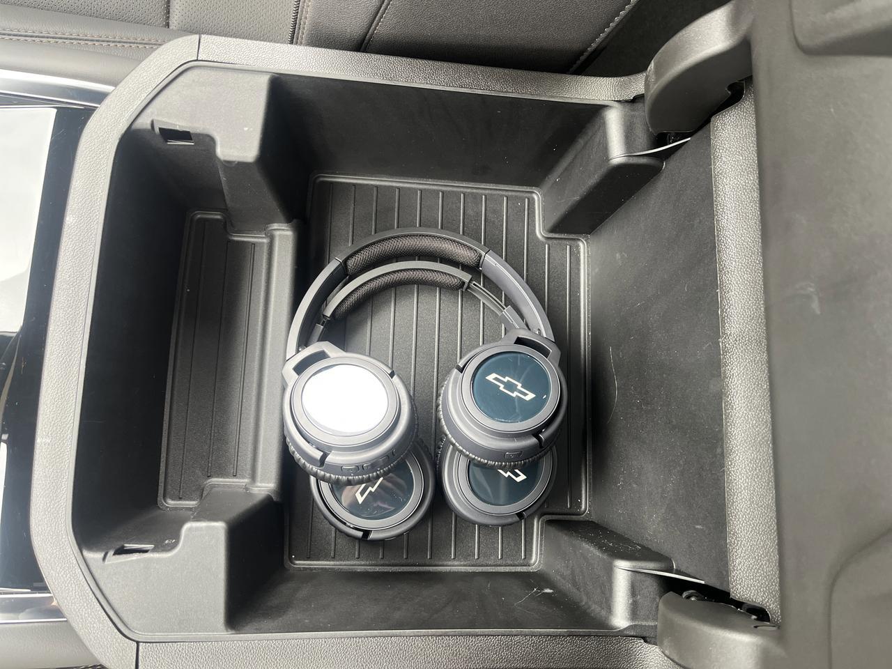 2025 Chevrolet Tahoe High Country 4WD HC-Deluxe Tech&EntertainmentPkgs w.Sunroof 24s RearSeatMedia PwrRtrctStps Saukville WI