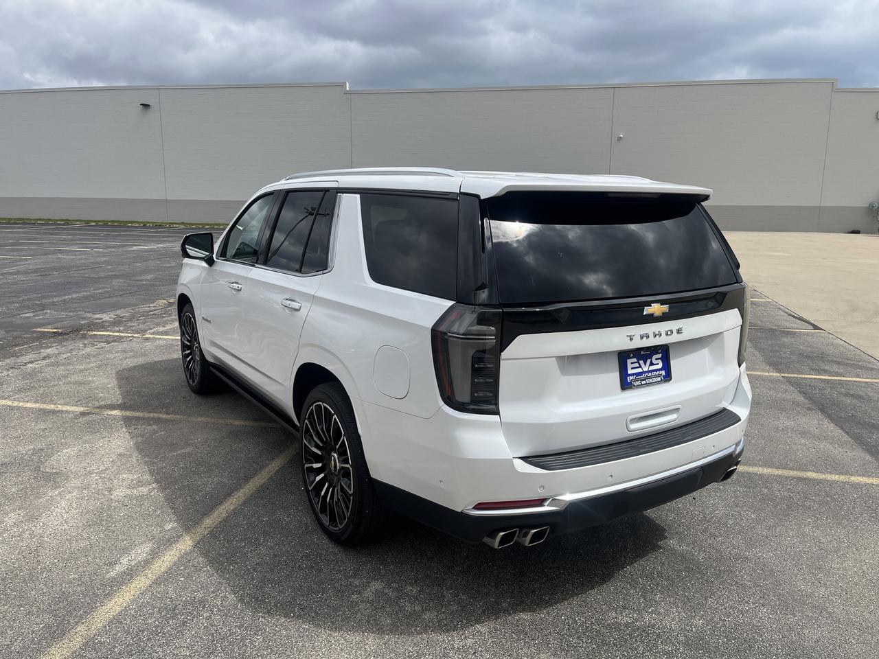 2025 Chevrolet Tahoe High Country 4WD HC-Deluxe Tech&EntertainmentPkgs w.Sunroof 24s RearSeatMedia PwrRtrctStps Saukville WI