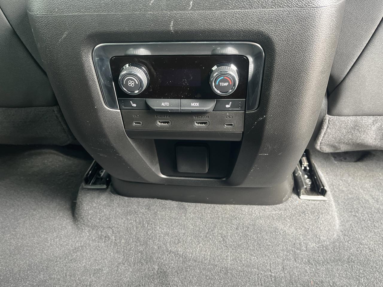 2025 Chevrolet Tahoe High Country 4WD HC-Deluxe Tech&EntertainmentPkgs w.Sunroof 24s RearSeatMedia PwrRtrctStps Saukville WI