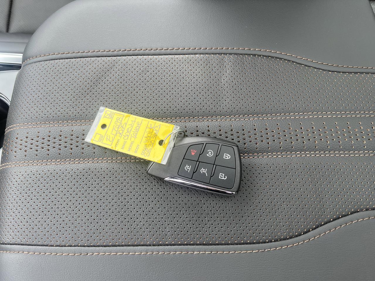 2025 Chevrolet Tahoe High Country 4WD HC-Deluxe Tech&EntertainmentPkgs w.Sunroof 24s RearSeatMedia PwrRtrctStps Saukville WI