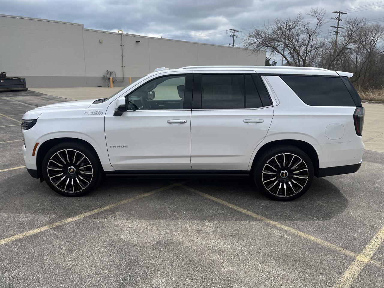 2025 Chevrolet Tahoe High Country 4WD HC-Deluxe Tech&EntertainmentPkgs w.Sunroof 24s RearSeatMedia PwrRtrctStps