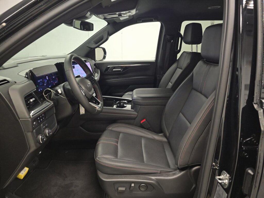 2025 Chevrolet Tahoe RST photo 2