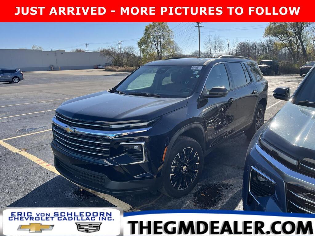 2025 Chevrolet Traverse LT FWD Sun&WheelPkg w/Sunroof 20s HeatedSeats HeatedSteeringWheel RemoteStart Milwaukee WI