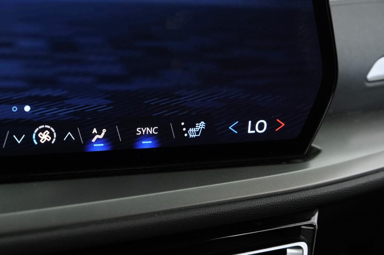 2025 Chevrolet Traverse LT LANE DEPARTURE FORWARD COLLISION ALERT HEATED SEATS REAR CAME Carrollton TX