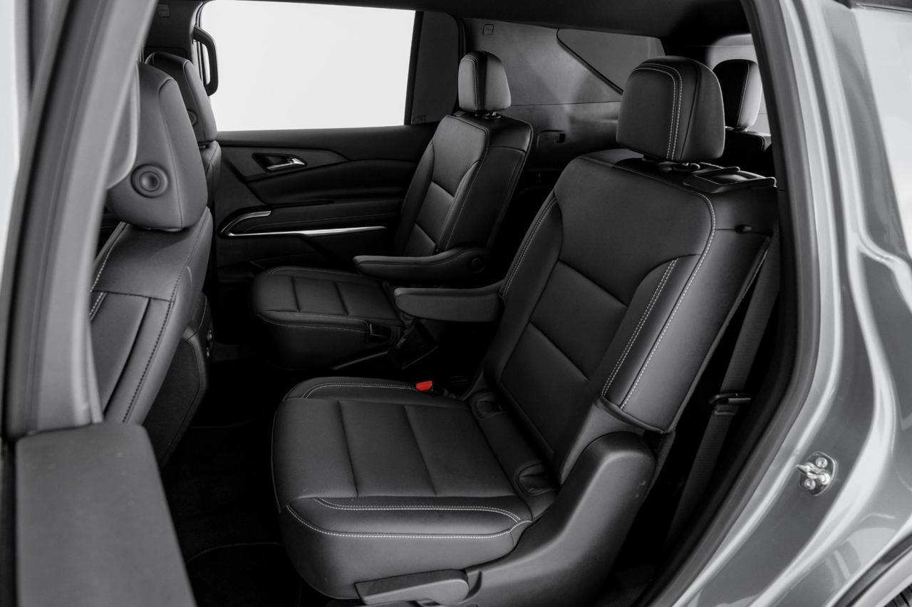 2025 Chevrolet Traverse LT LANE DEPARTURE FORWARD COLLISION ALERT HEATED SEATS REAR CAME Carrollton TX