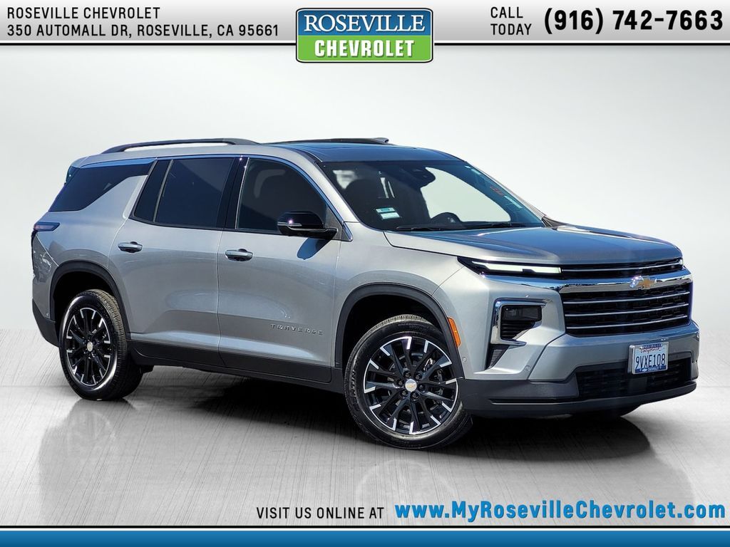 2025 Chevrolet Traverse LT