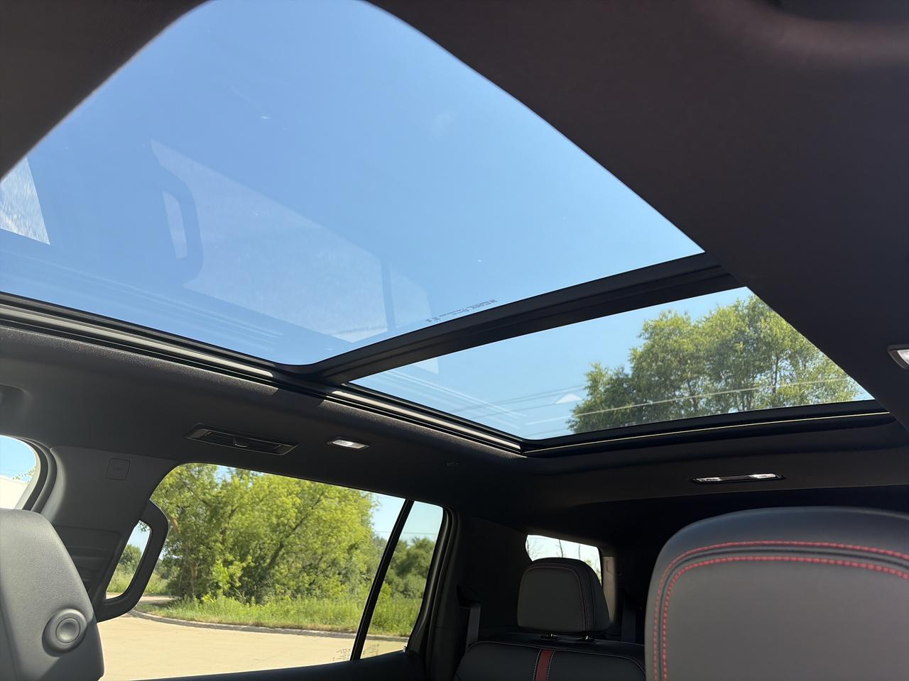2025 Chevrolet Traverse RS AWD w/Sunroof AdptvCrz HtdCldMemLthr HtdStrngWhl HD-SrrndVsn Saukville WI