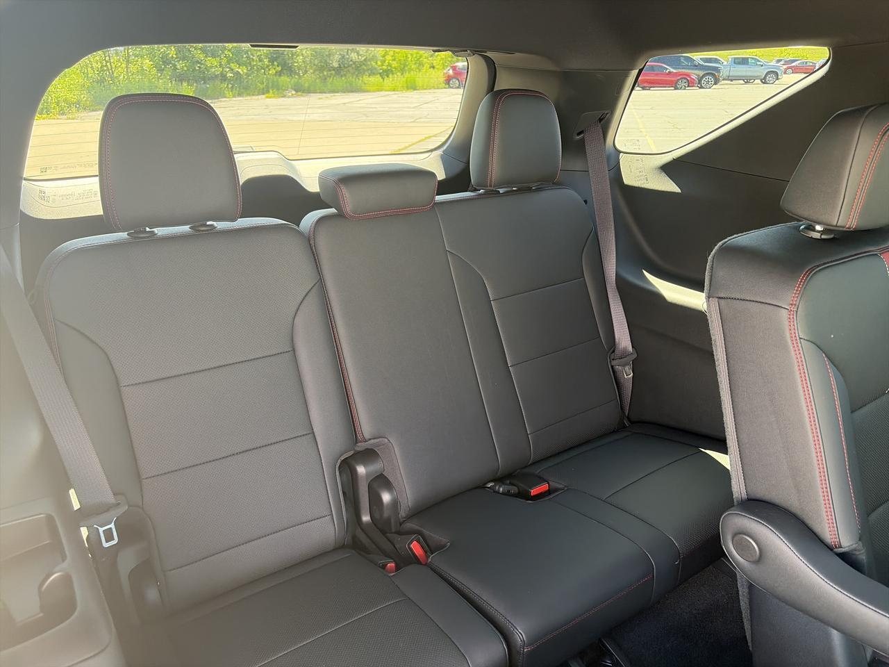 2025 Chevrolet Traverse RS AWD w/Sunroof AdptvCrz HtdCldMemLthr HtdStrngWhl HD-SrrndVsn Saukville WI