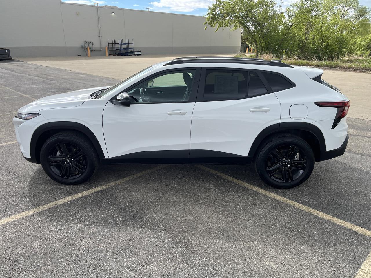 2025 Chevrolet Trax ACTIV Sunroof DrvrConfPkgs w/Sunroof WirelessCharging AdptvCrz HtdEvotex HtdSteeringWheel HD-RrCam