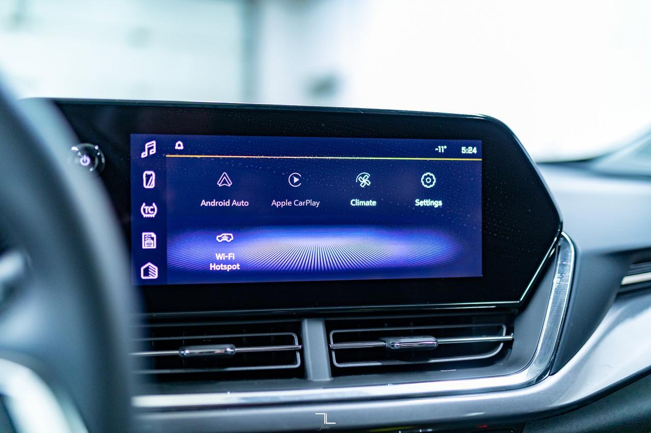 2025 Chevrolet Trax FWD Activ Leather Roof BCam Red Deer AB