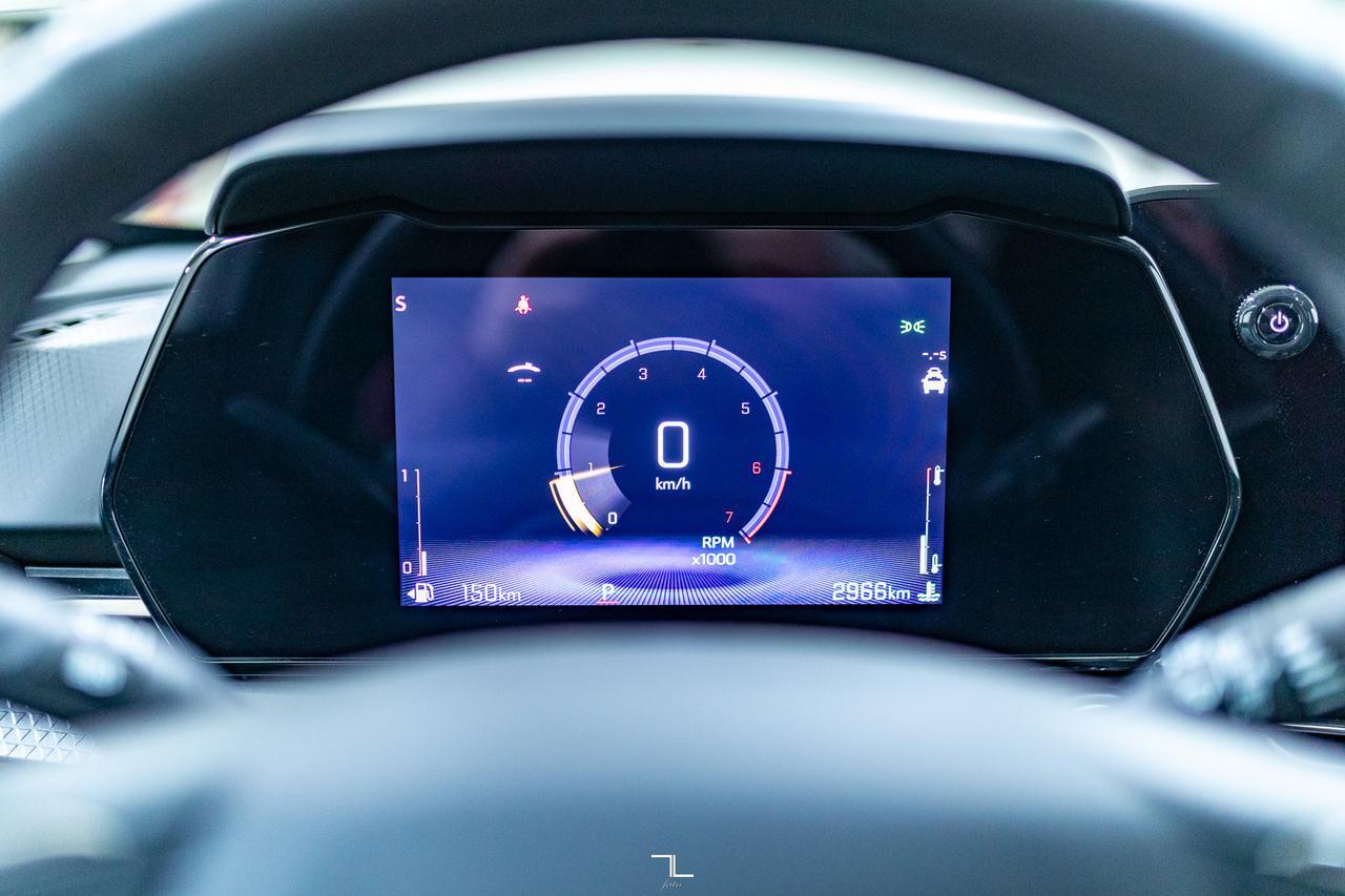 2025 Chevrolet Trax FWD Activ Leather Roof BCam Red Deer AB