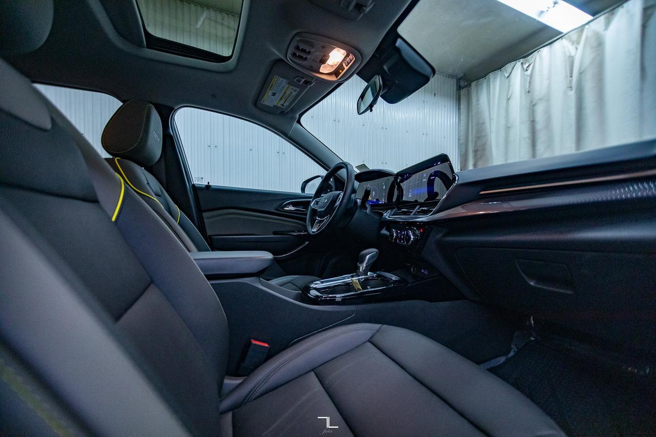 2025 Chevrolet Trax FWD Activ Leather Roof BCam Red Deer AB