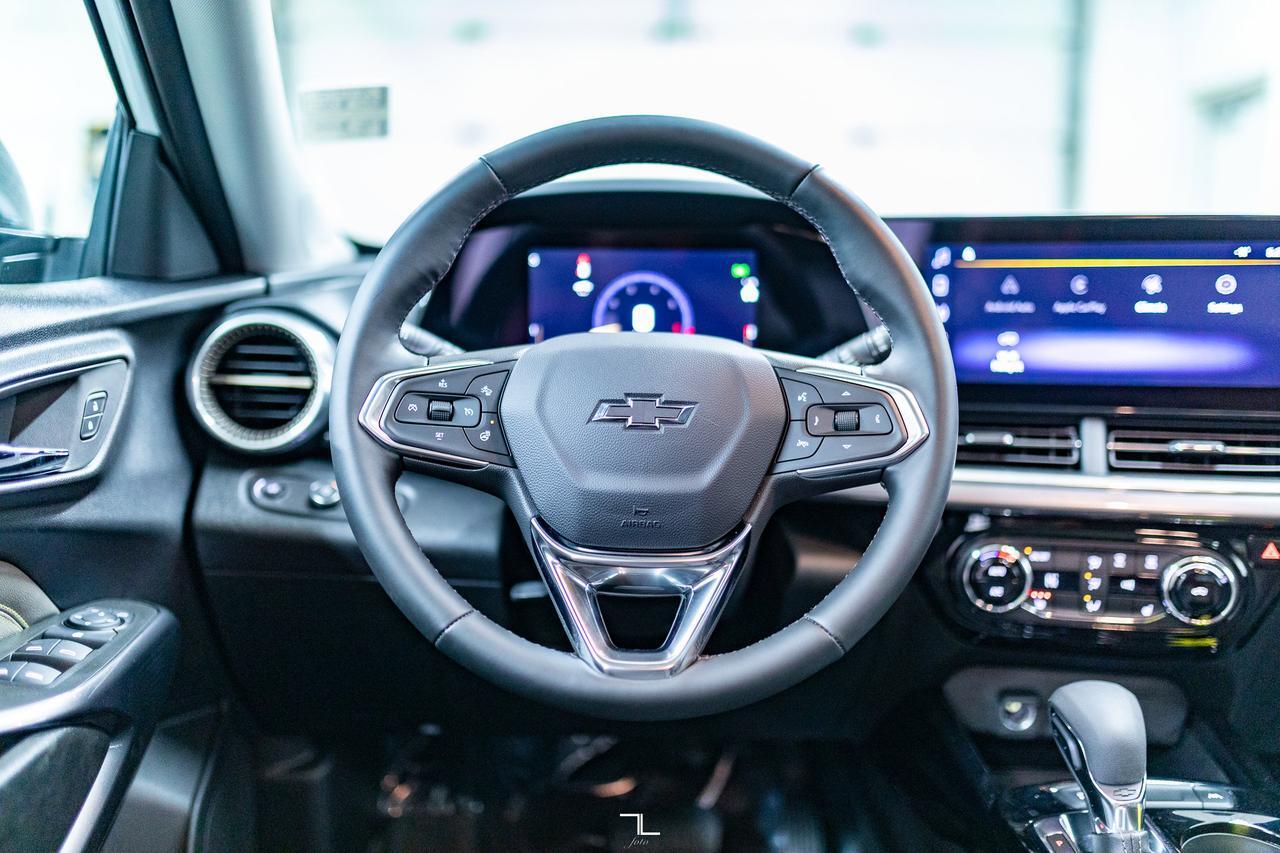 2025 Chevrolet Trax FWD Activ Leather Roof BCam Red Deer AB