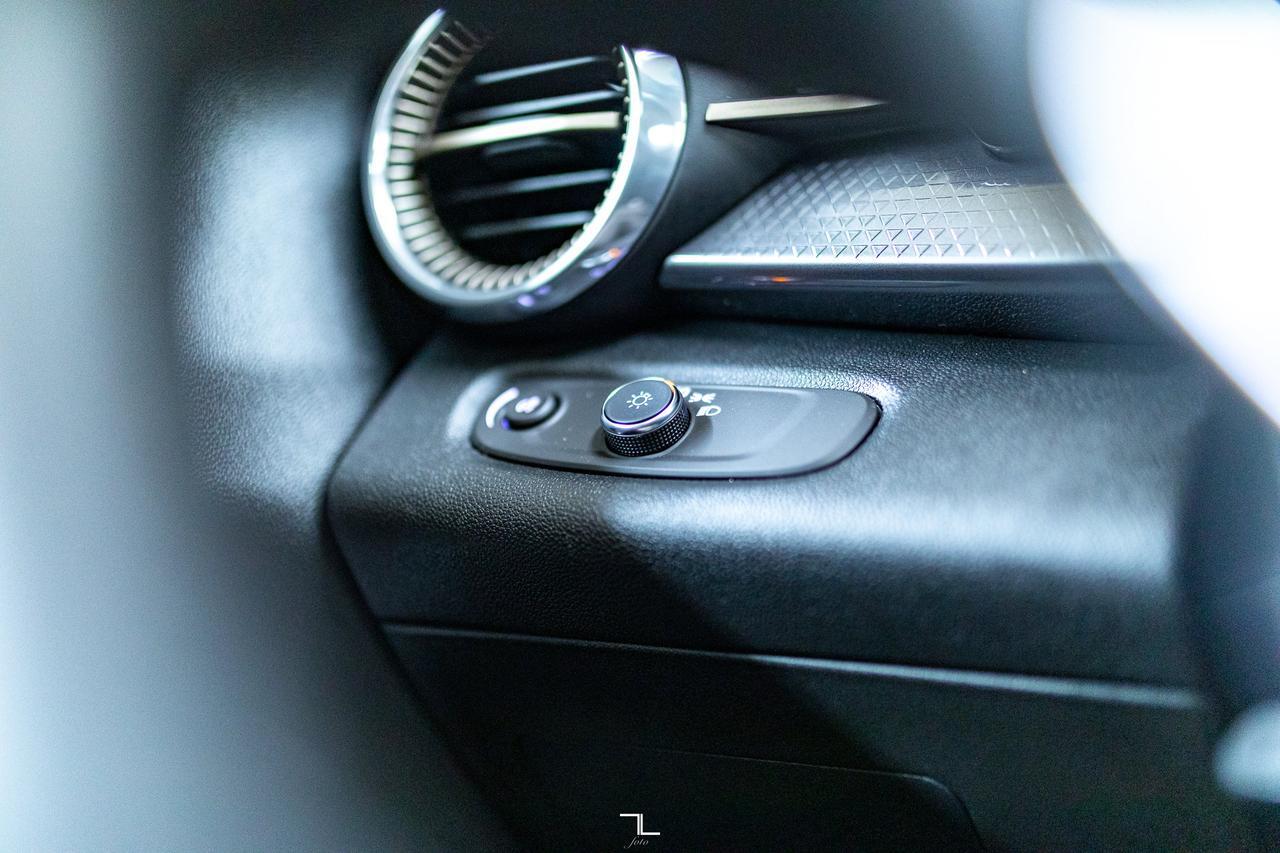 2025 Chevrolet Trax FWD Activ Leather Roof BCam Red Deer AB