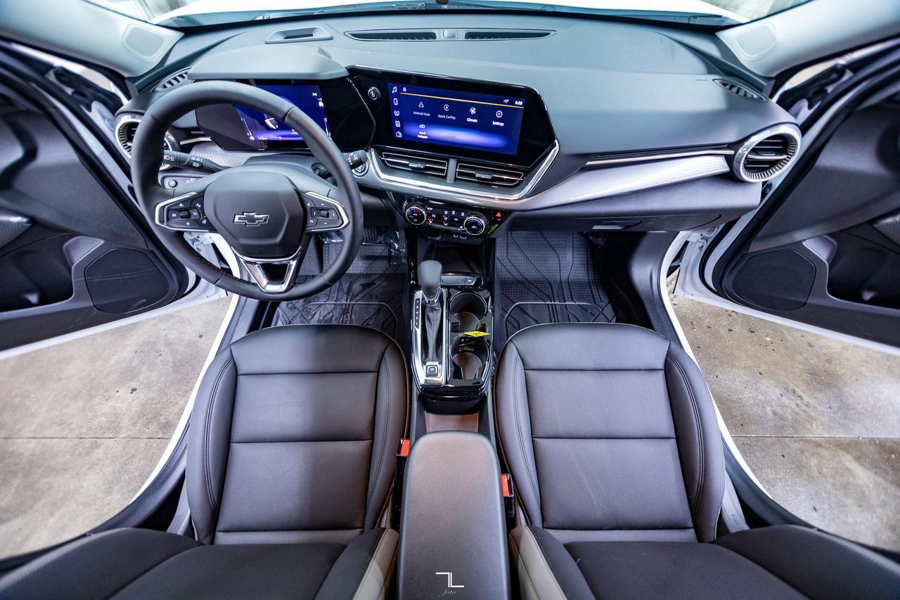 2025 Chevrolet Trax FWD Activ Leather Roof BCam Red Deer AB