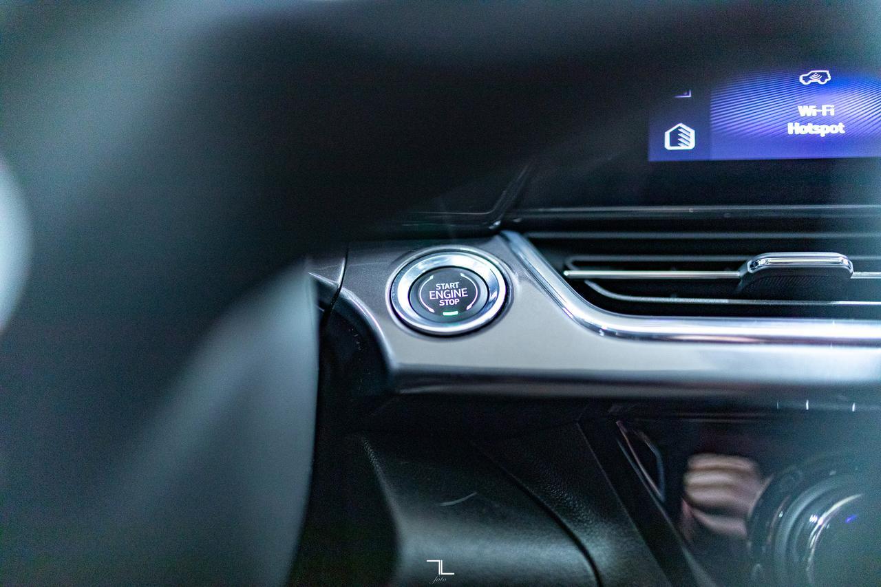 2025 Chevrolet Trax FWD Activ Leather Roof BCam Red Deer AB