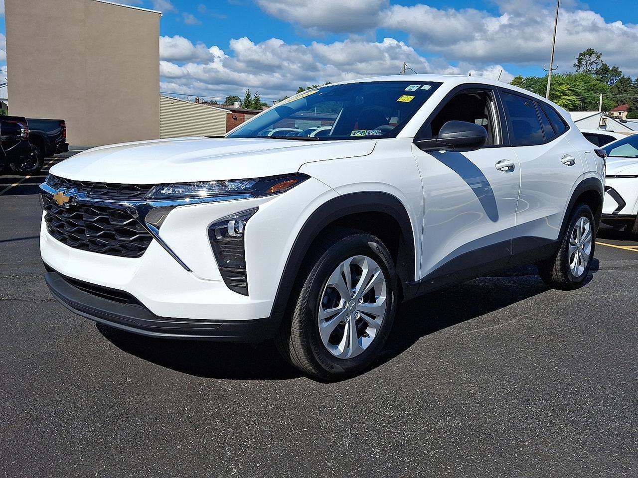 2025 Chevrolet Trax LS photo 30