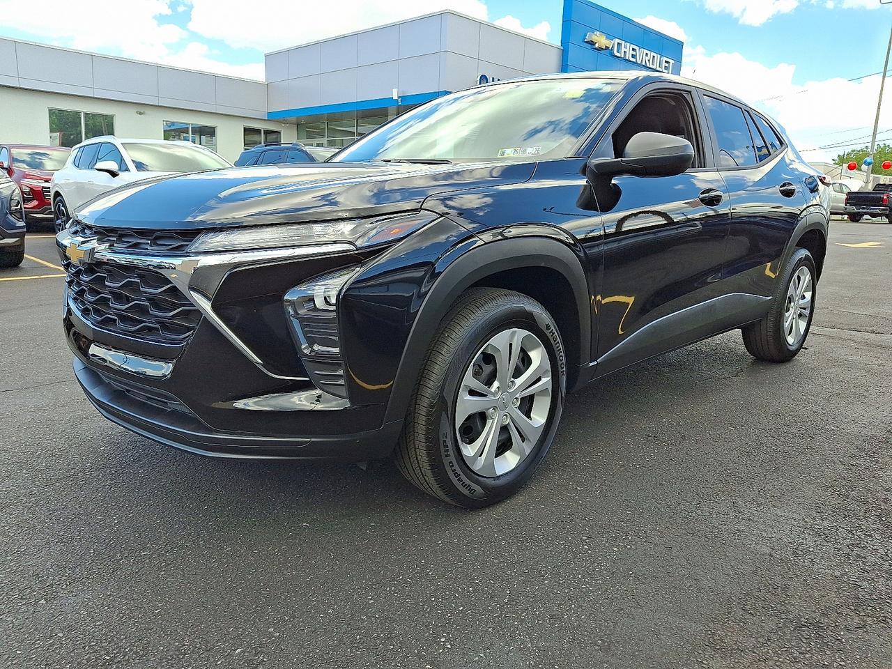 2025 Chevrolet Trax LS photo 31