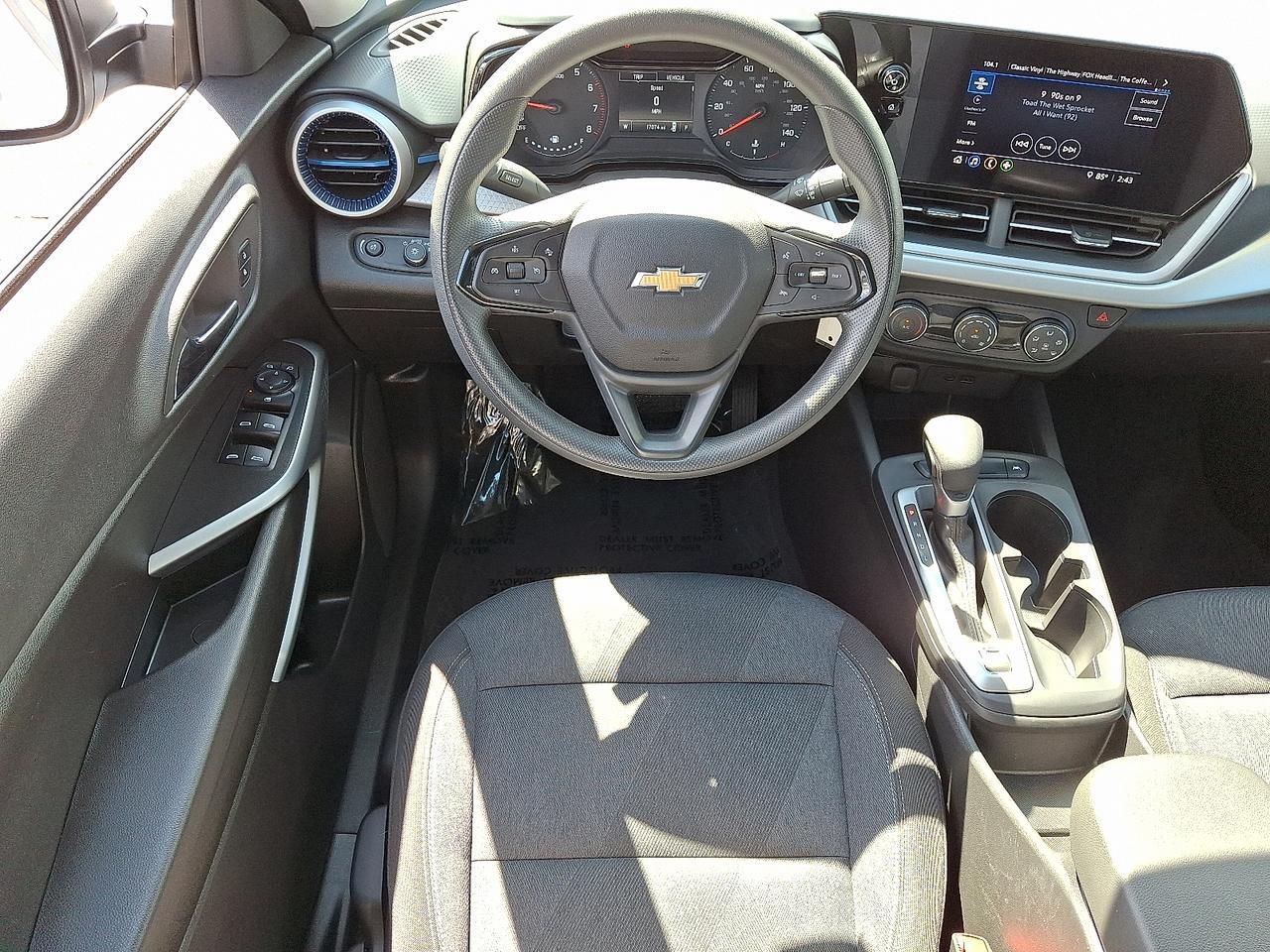 2025 Chevrolet Trax LS photo 11