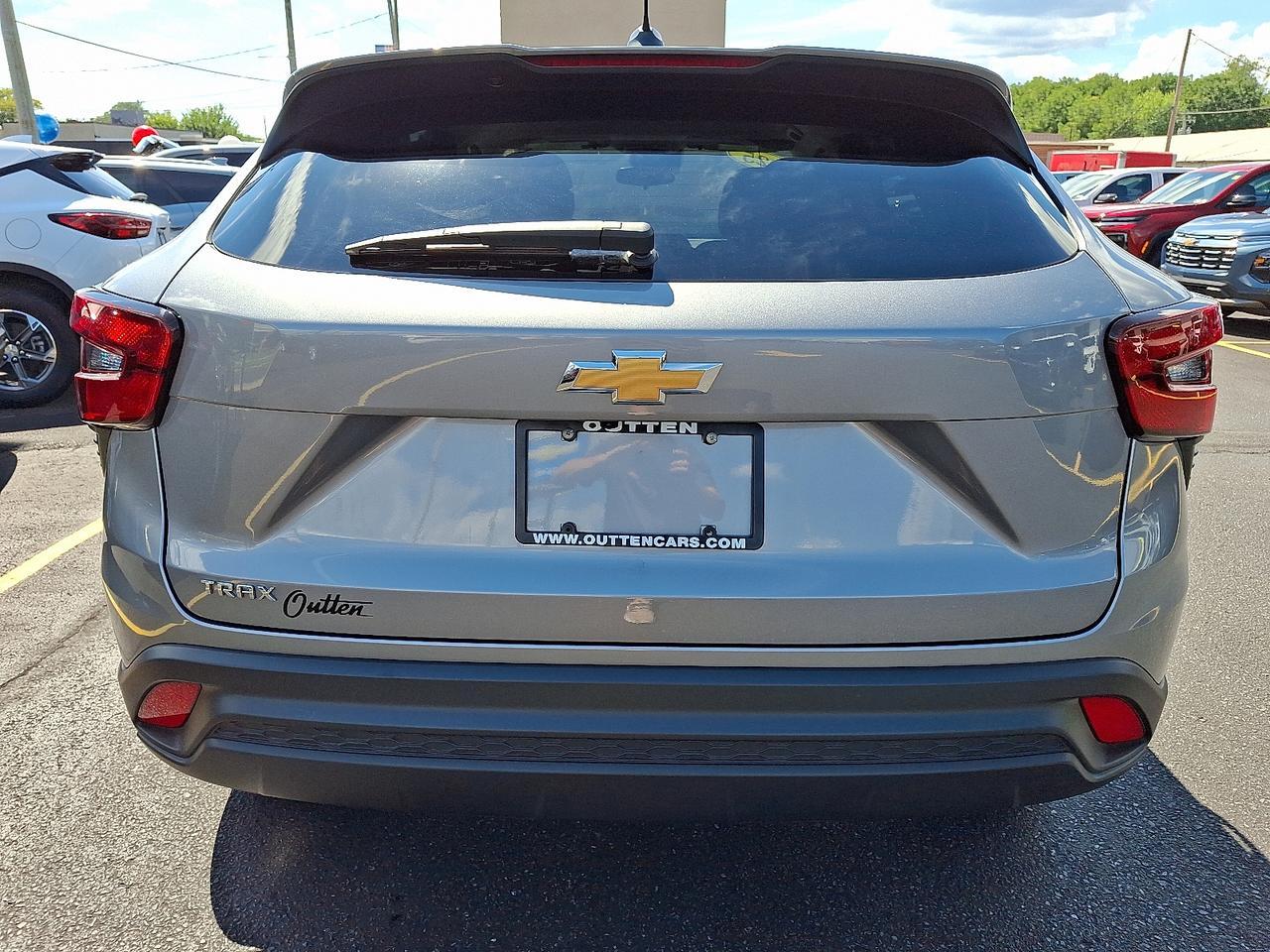 2025 Chevrolet Trax LS photo 3