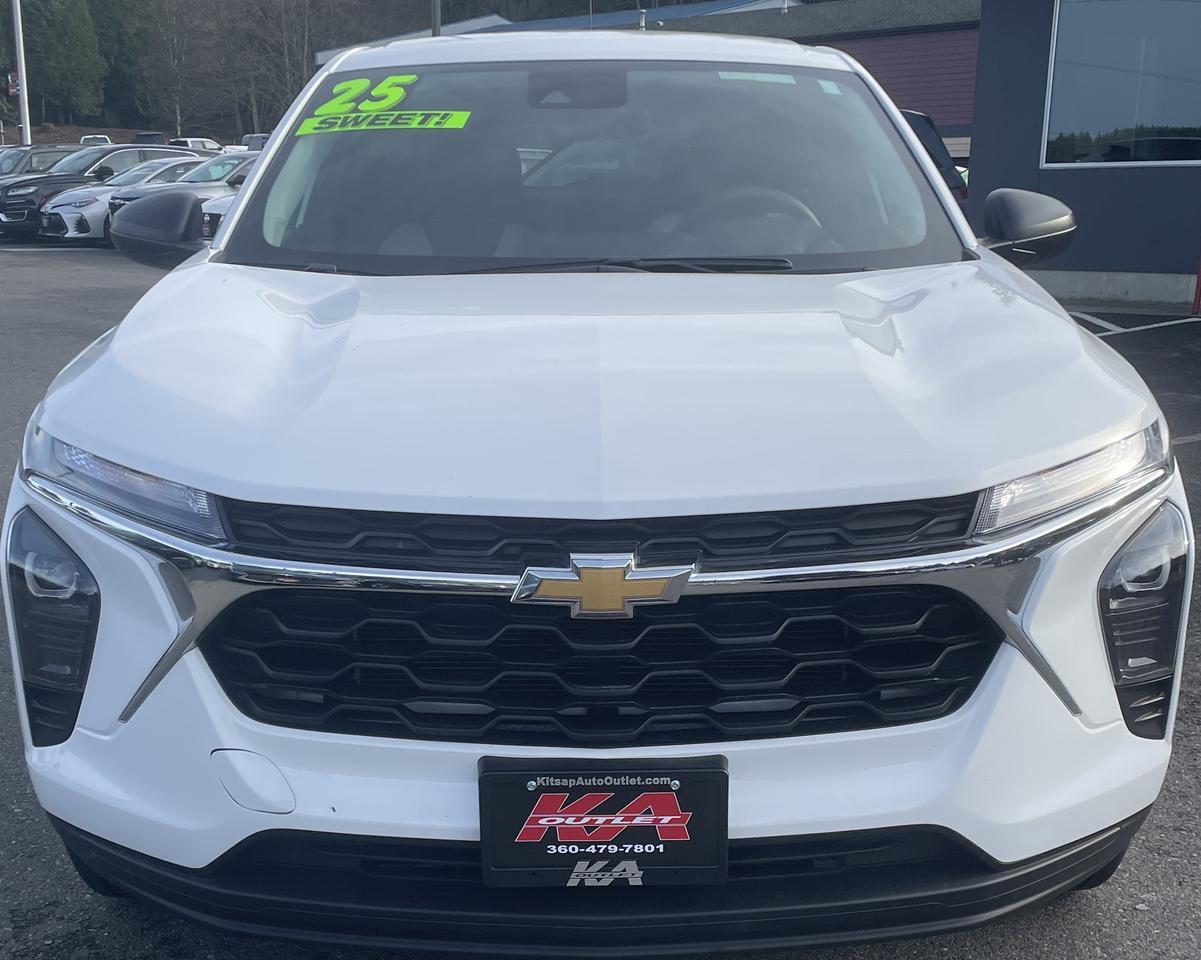2025 Chevrolet Trax LS Sport Utility 4D