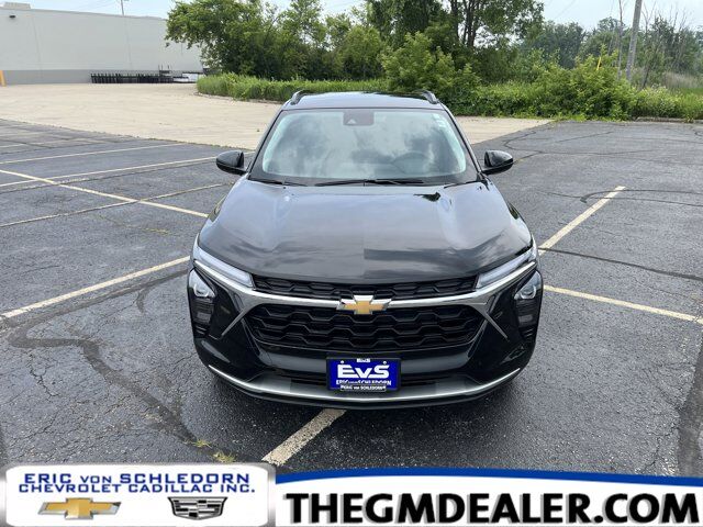 2025 Chevrolet Trax LT ConveniencePkg w/HeatedSeats HeatedSteeringWheel HtdExtMirrors HD-RearCamera Milwaukee WI