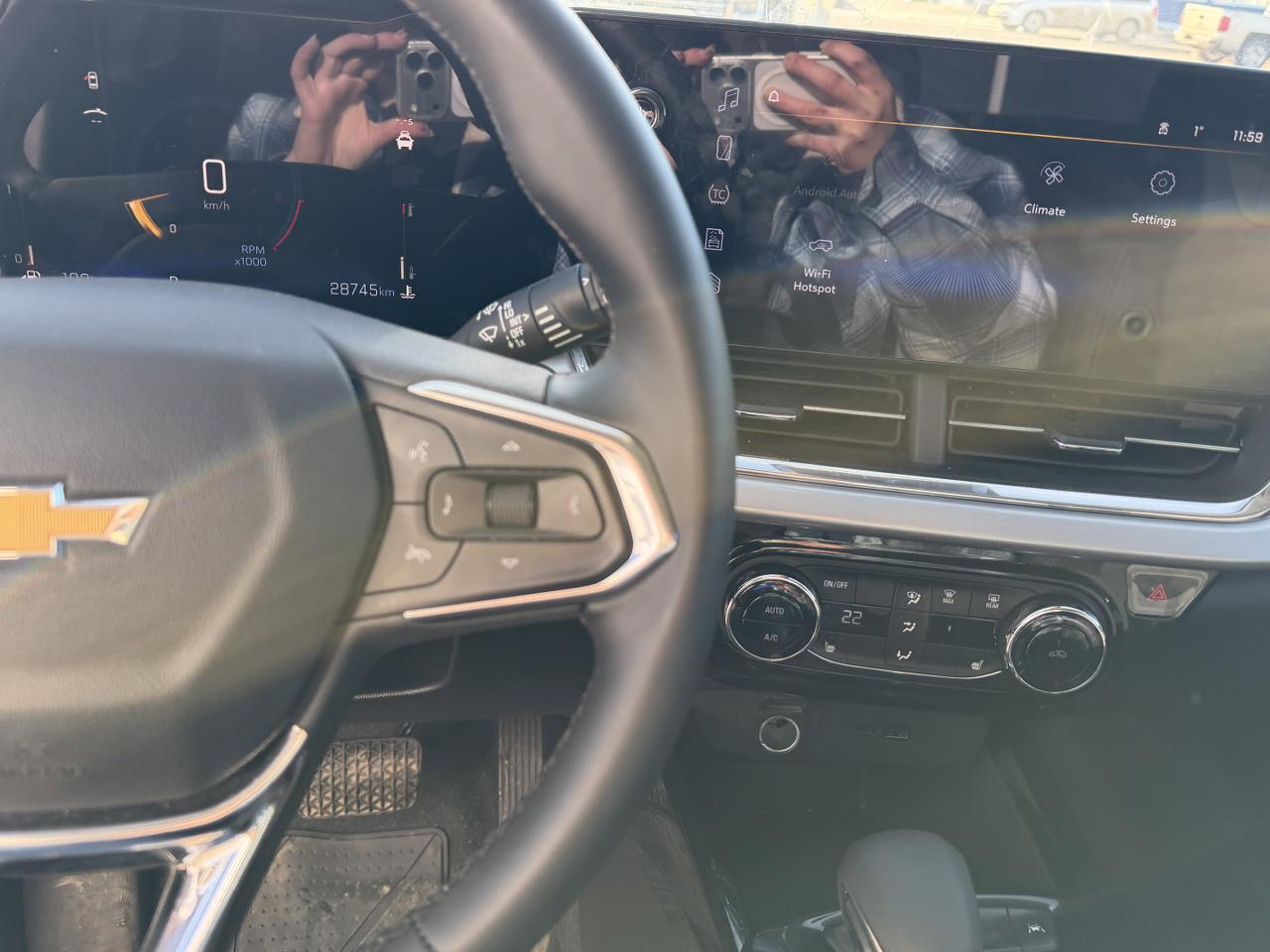 2025 Chevrolet Trax LT FWD SUV | Low KMs | 11IN Touchscreen | Heated Seats | Remote Start | Backup Camera Redwater AB