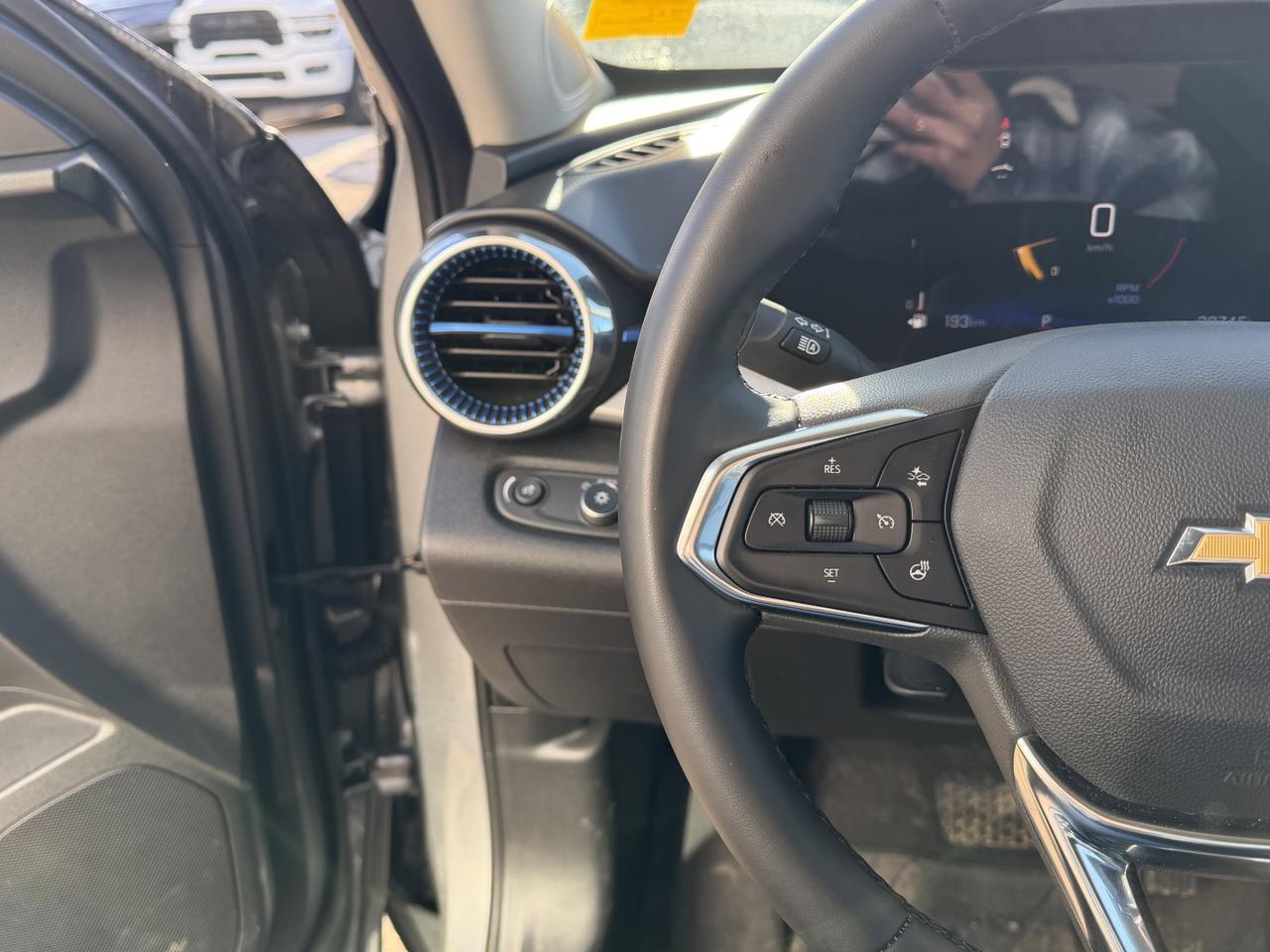 2025 Chevrolet Trax LT FWD SUV | Low KMs | 11IN Touchscreen | Heated Seats | Remote Start | Backup Camera Redwater AB