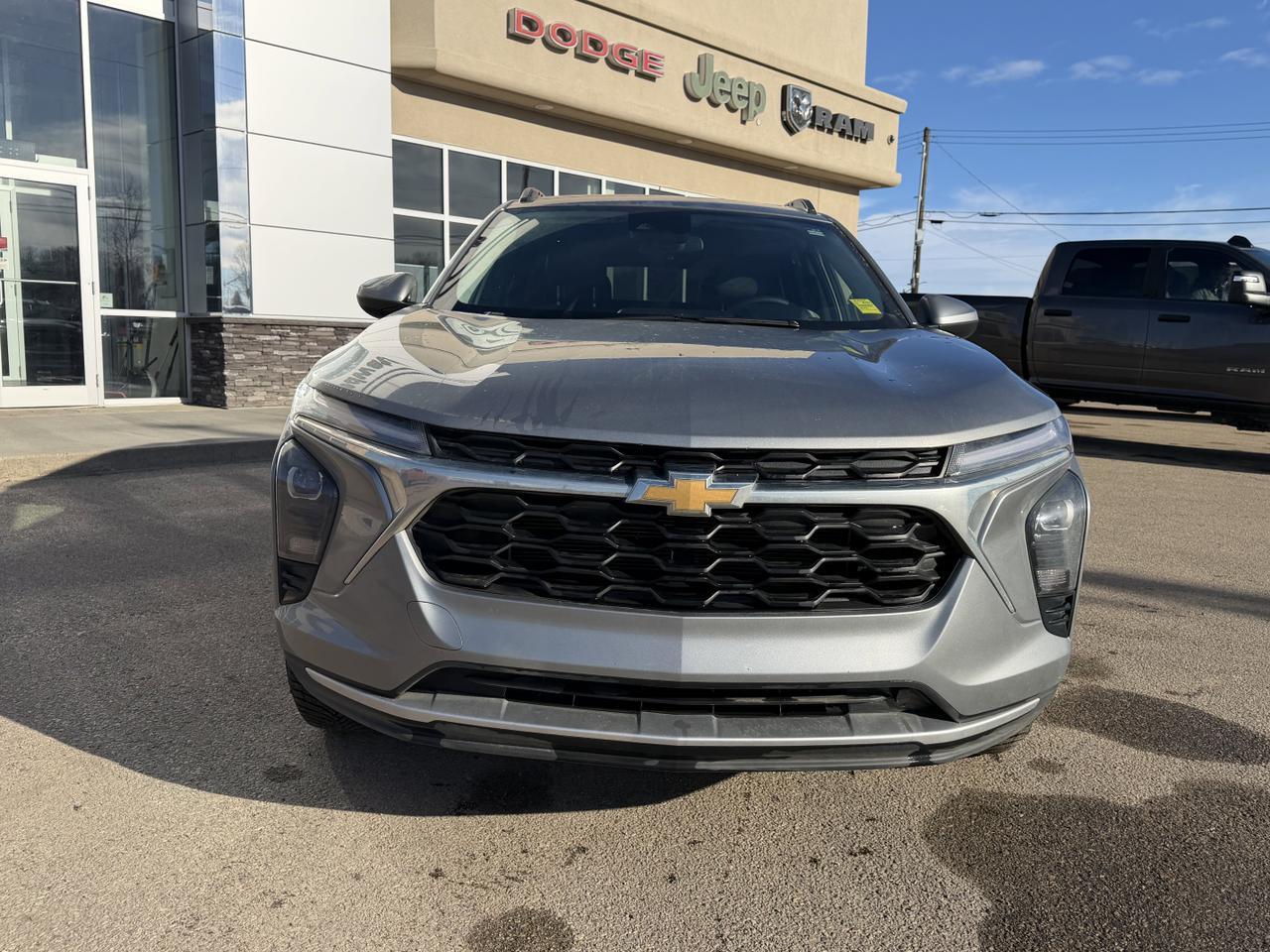 2025 Chevrolet Trax LT FWD SUV | Low KMs | 11IN Touchscreen | Heated Seats | Remote Start | Backup Camera Redwater AB