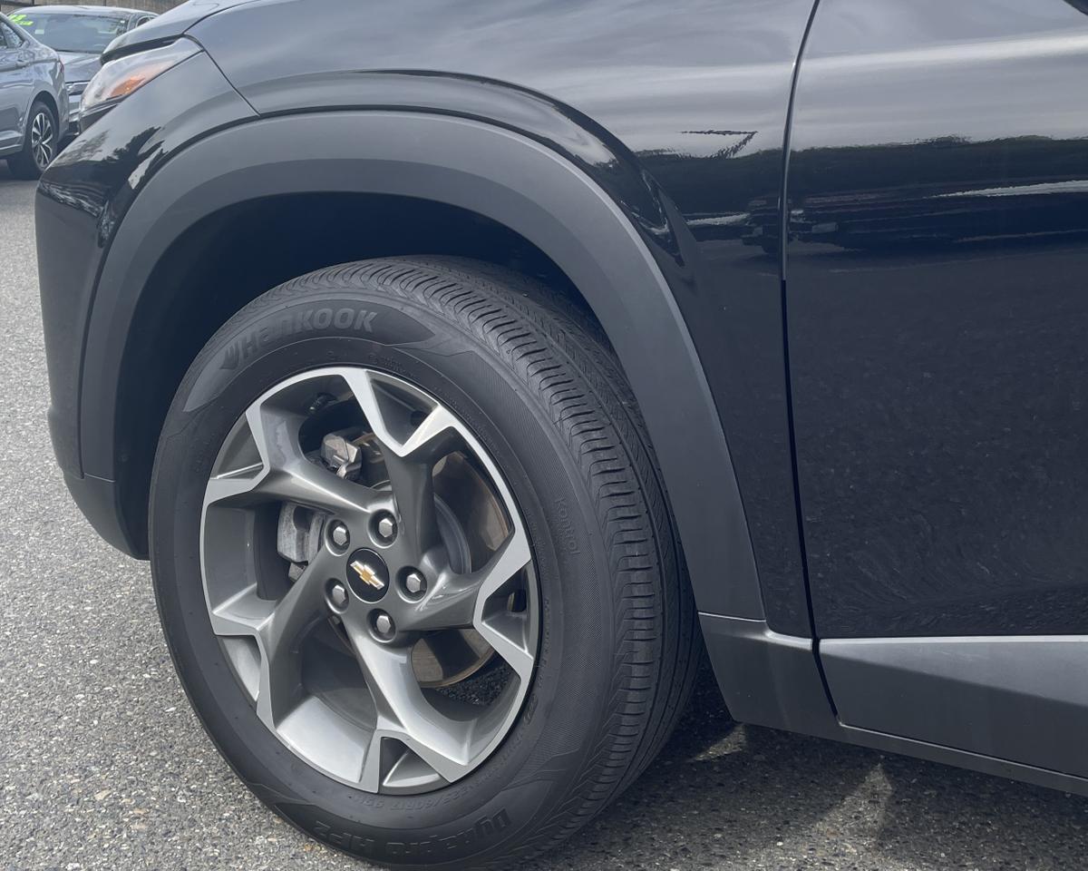 2025 Chevrolet Trax LT Sport Utility 4D