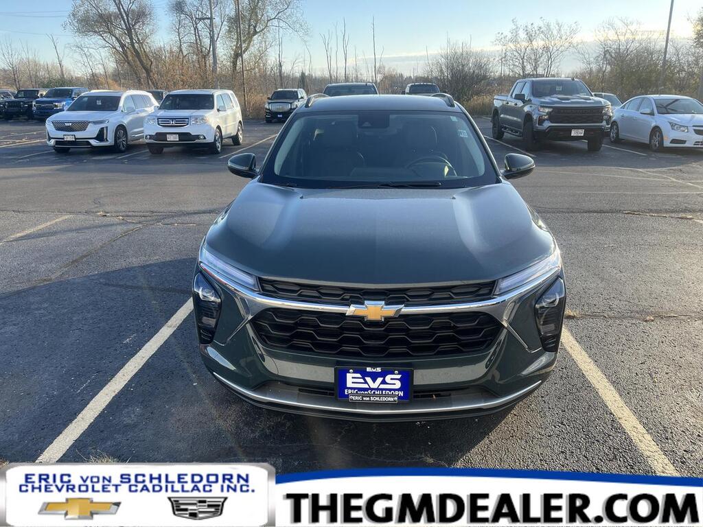 2025 Chevrolet Trax LT w/AdaptiveCruise LaneChangeAlert RearParkAssist HeatedSteeringWheel HeatedSeats Milwaukee WI