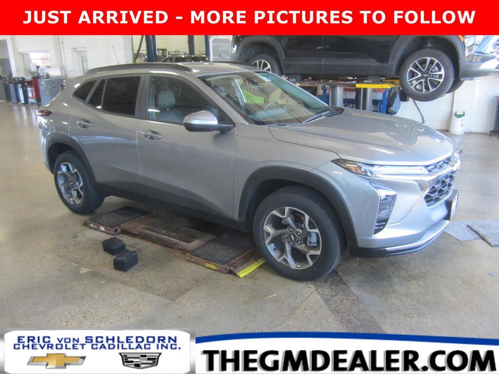 2025 Chevrolet Trax LT w/ChevySafetyAssist WirelessAppleCarplay&AndroidAuto HD-RearCamera Milwaukee WI