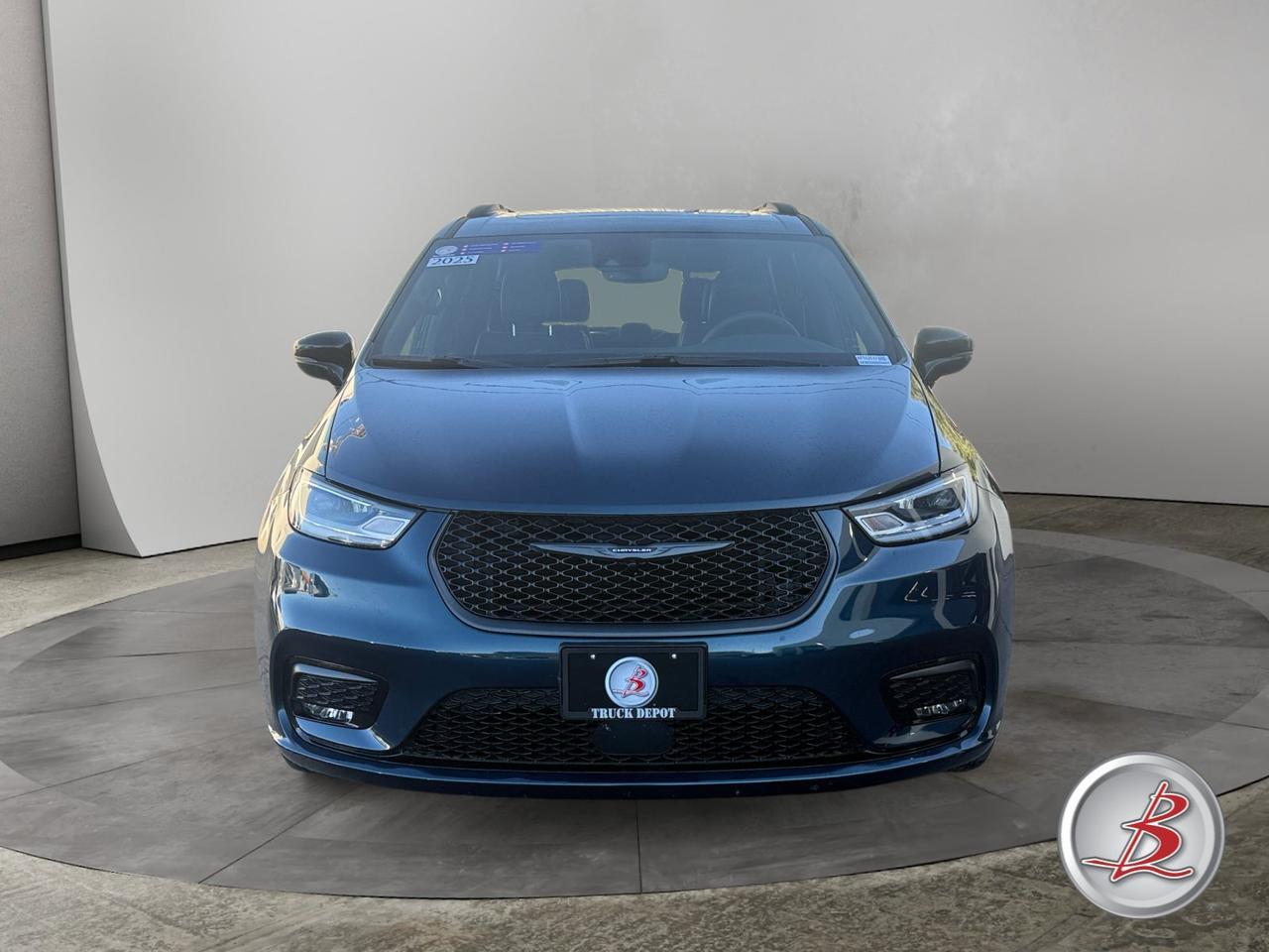 2025 Chrysler PACIFICA Limited
