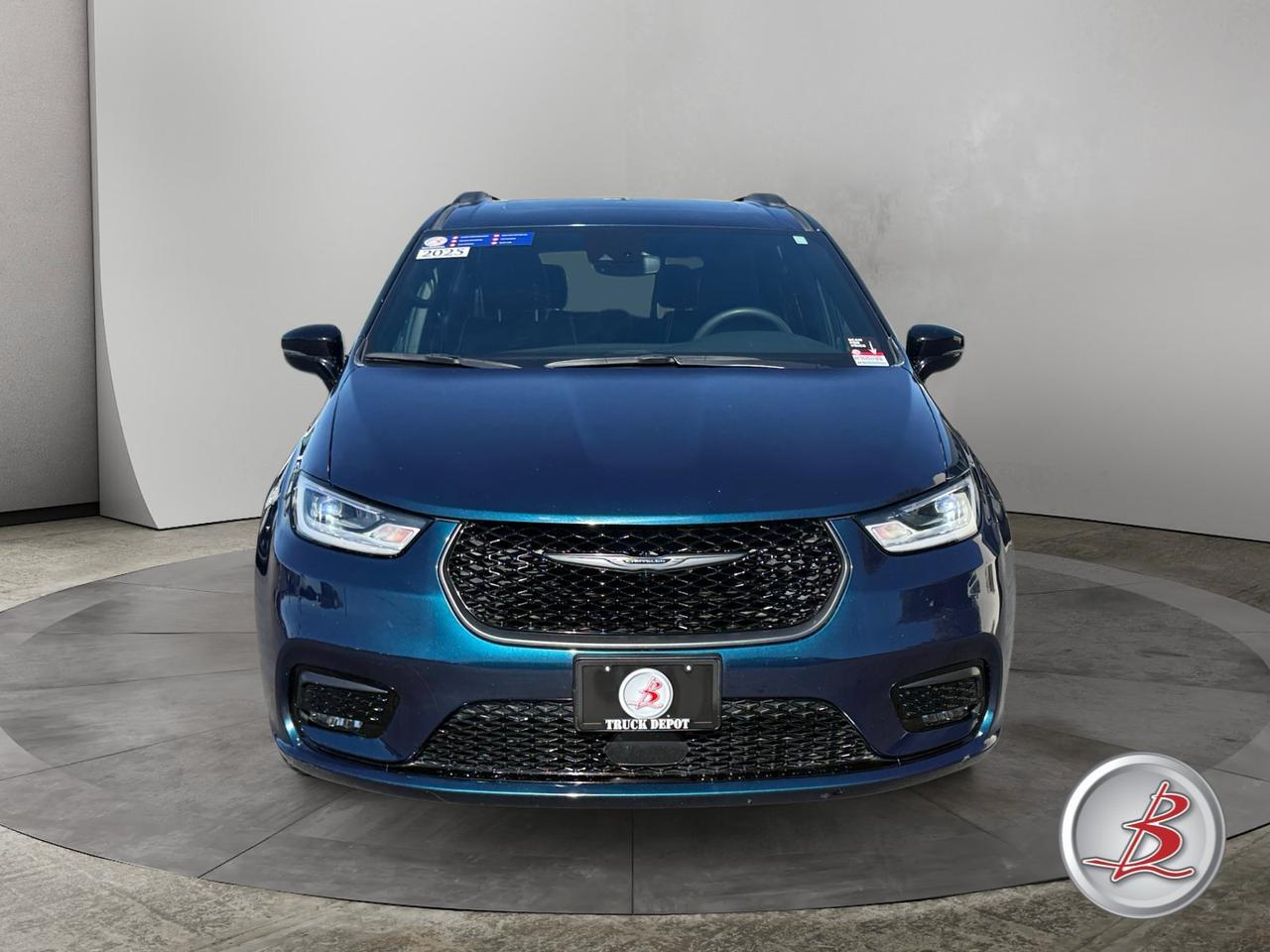 2025 Chrysler PACIFICA Limited