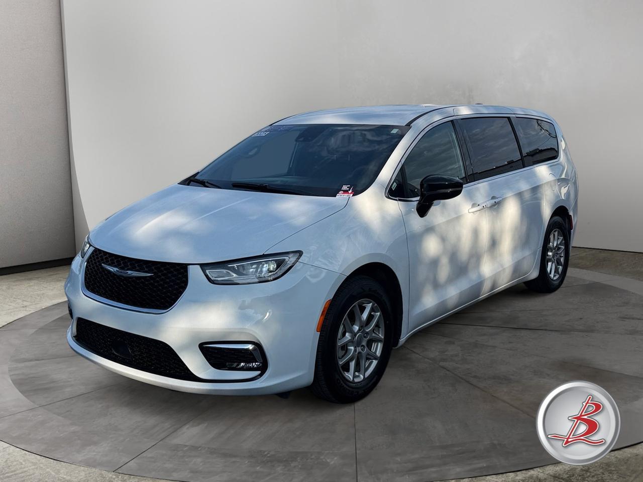 2025 Chrysler PACIFICA Select