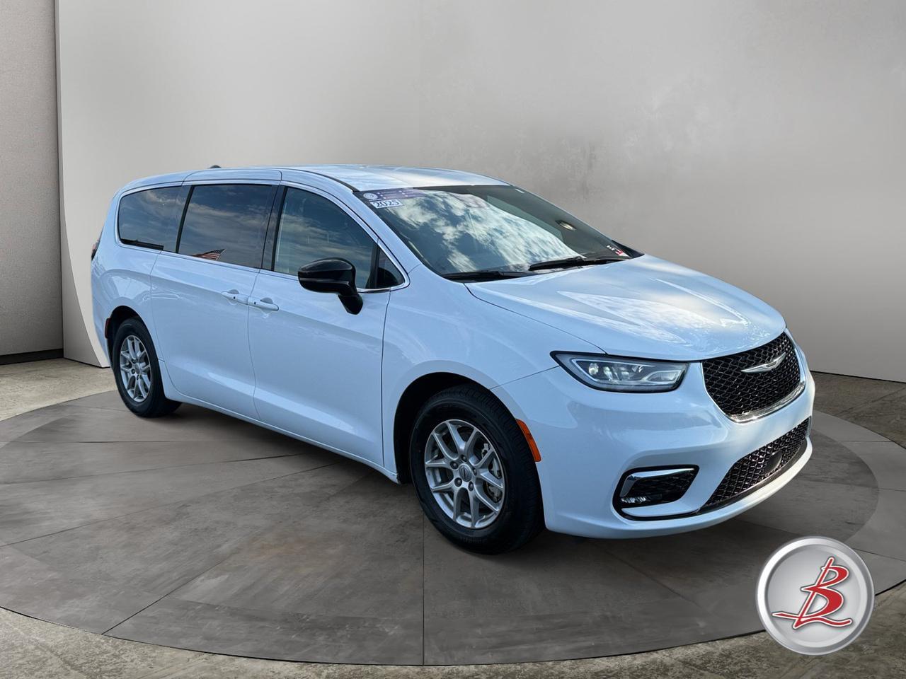 2025 Chrysler PACIFICA Select