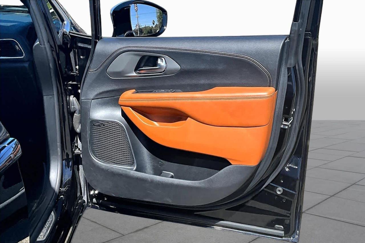 2025 Chrysler Pacifica Hybrid Pinnacle Folsom CA