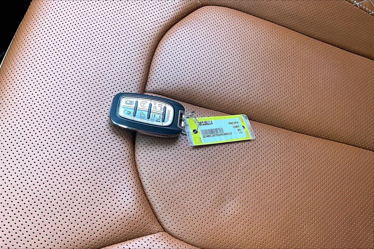 2025 Chrysler Pacifica Hybrid Pinnacle Folsom CA