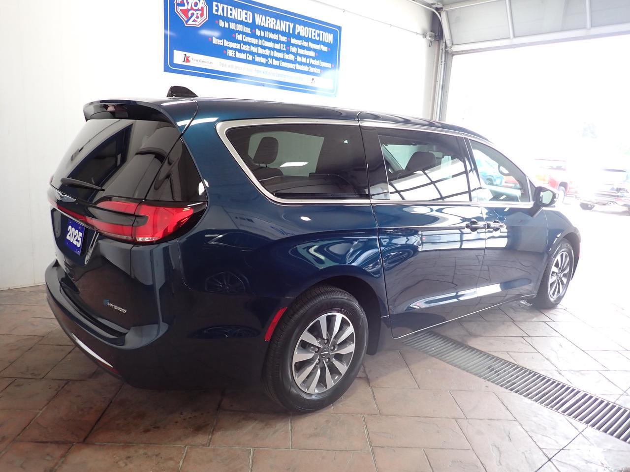 2025 Chrysler Pacifica Hybrid Select 2WD *HYBRID* LEATHER Listowel ON